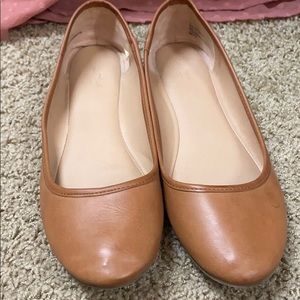 Universal Thread Camel Flats